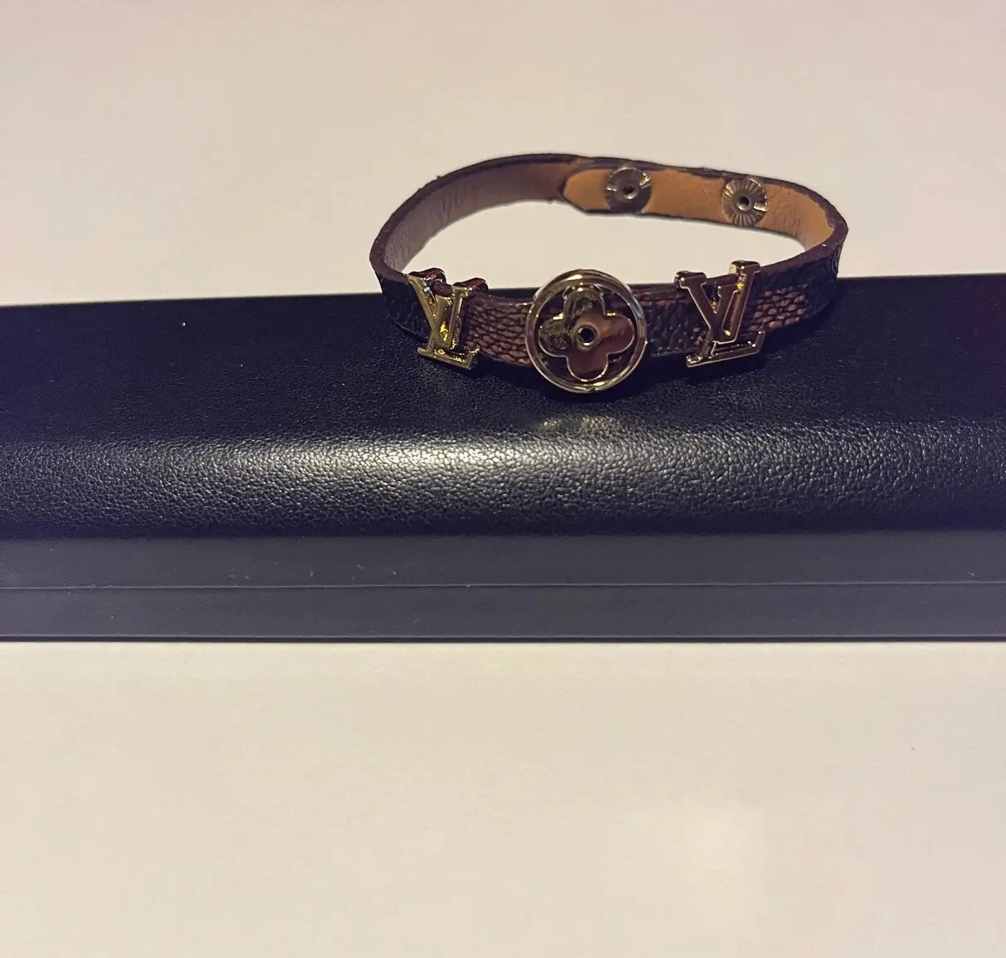 Lux Women's LV Design Bracelet